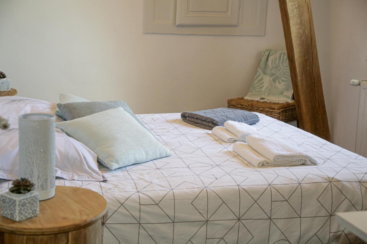 Domaine Du Bourg Salon Bed & Breakfast Екстериор снимка