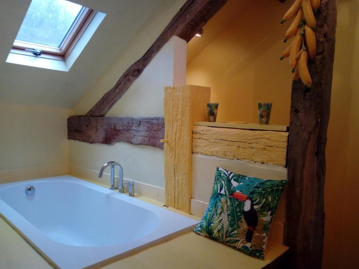Domaine Du Bourg Salon Bed & Breakfast Екстериор снимка