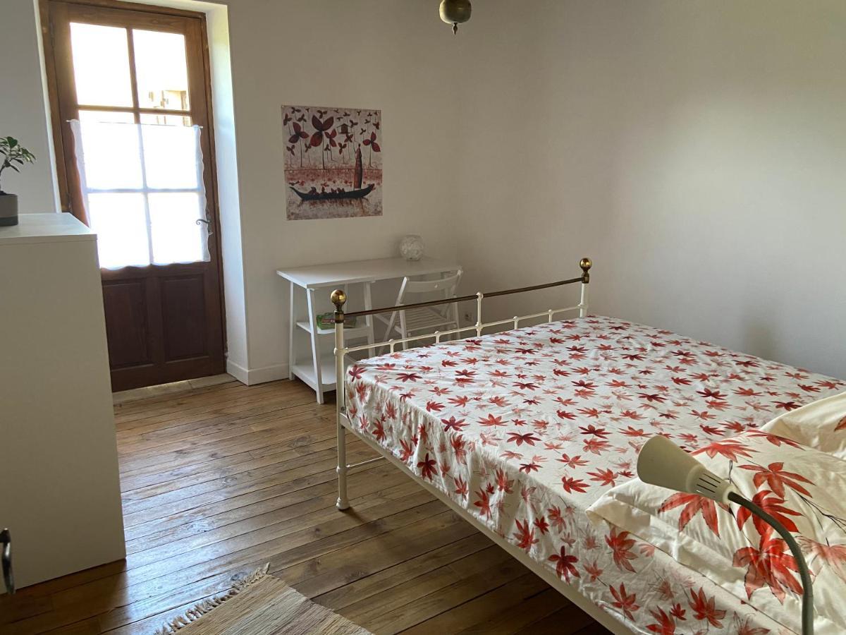 Domaine Du Bourg Salon Bed & Breakfast Екстериор снимка