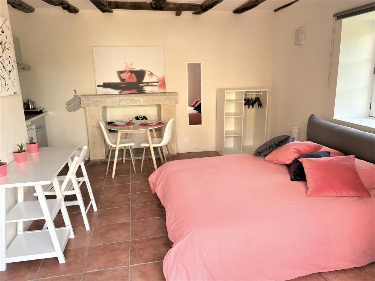 Domaine Du Bourg Salon Bed & Breakfast Екстериор снимка